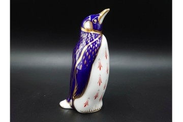 イギリス　ROYAL CROWN DERBY(ロイヤルクラウンダービー)　絶妙な色の濃淡が美しいペンギンと羊のペーパーウェイト2点セット　 (R-086289)