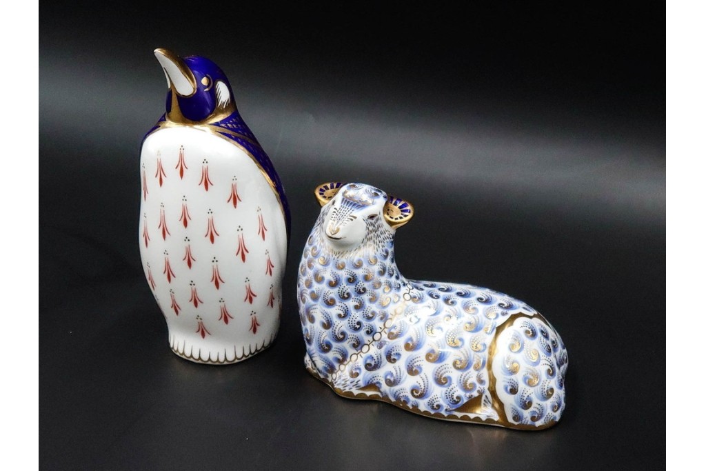 イギリス　ROYAL CROWN DERBY(ロイヤルクラウンダービー)　絶妙な色の濃淡が美しいペンギンと羊のペーパーウェイト2点セット　 (R-086289)