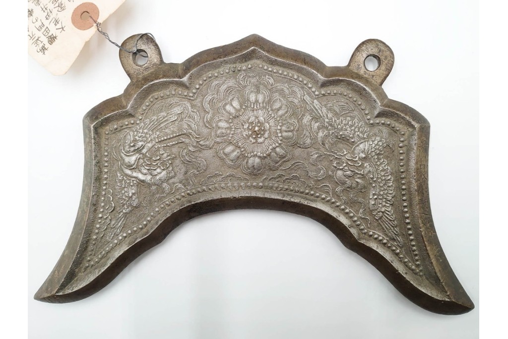 彦根 蓮成寺　井伊直弼の家臣(中村仁平・北川善八・前田藤七)奉納　鳳凰図が見事な磬　(R-086290)　