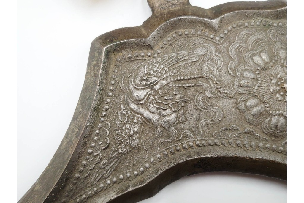 彦根 蓮成寺　井伊直弼の家臣(中村仁平・北川善八・前田藤七)奉納　鳳凰図が見事な磬　(R-086290)　