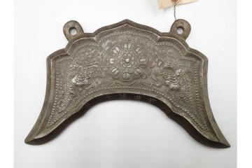 彦根 蓮成寺　井伊直弼の家臣(中村仁平・北川善八・前田藤七)奉納　鳳凰図が見事な磬　(R-086290)　