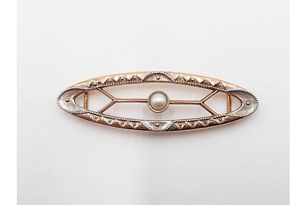 K18(18金)　真珠(パール)の装飾が上品な帯留　(R-086302)