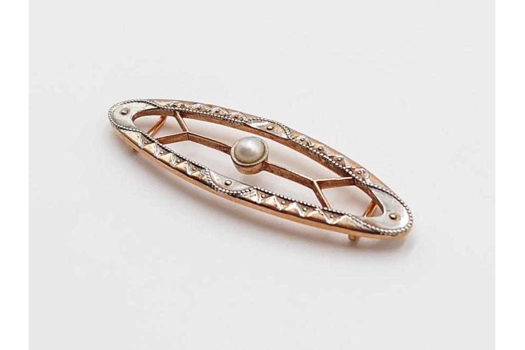 K18(18金)　真珠(パール)の装飾が上品な帯留　(R-086302)