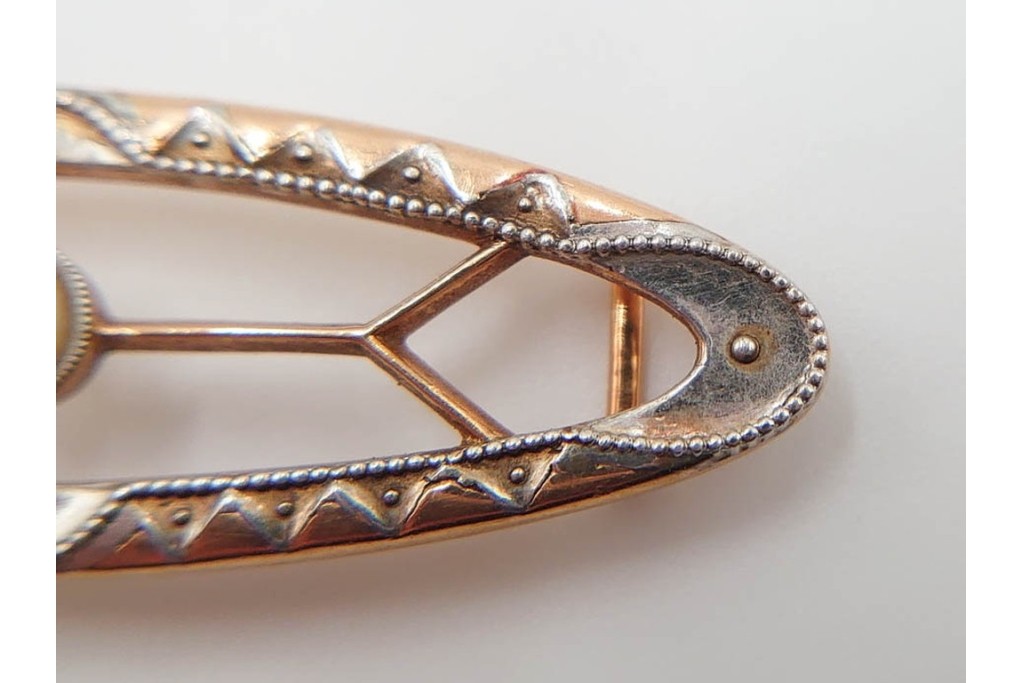 K18(18金)　真珠(パール)の装飾が上品な帯留　(R-086302)