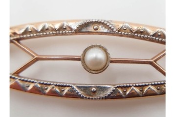 K18(18金)　真珠(パール)の装飾が上品な帯留　(R-086302)