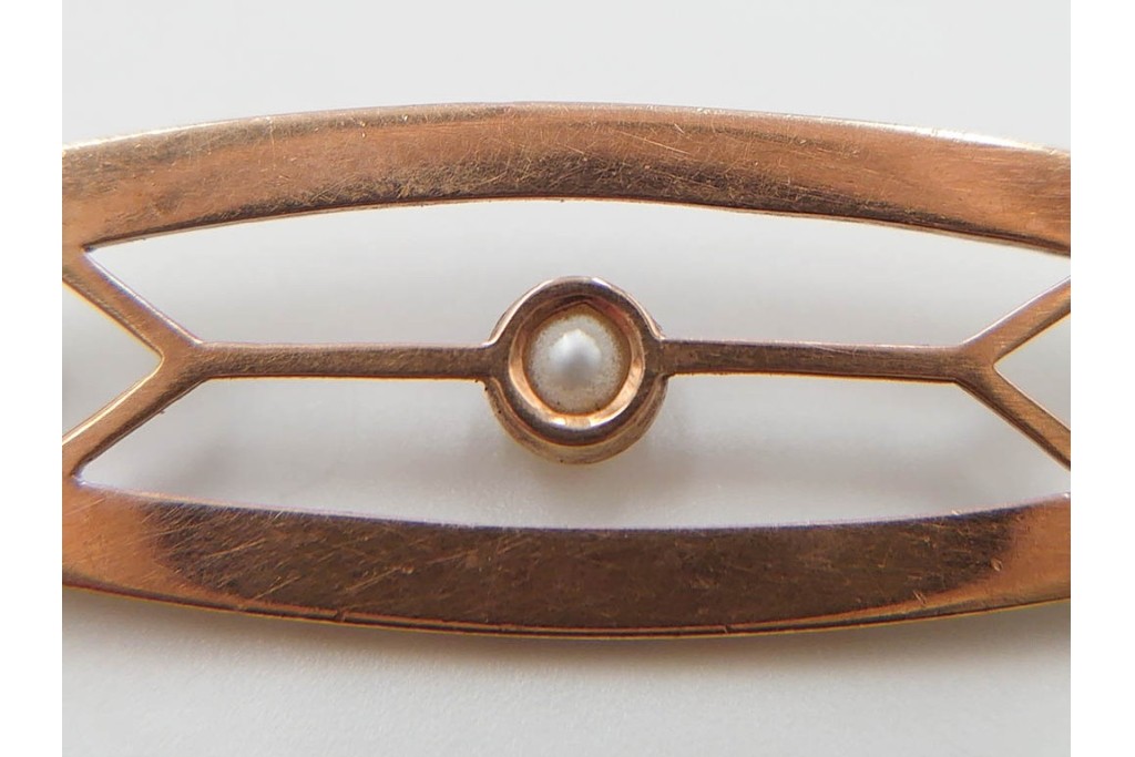 K18(18金)　真珠(パール)の装飾が上品な帯留　(R-086302)