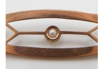 K18(18金)　真珠(パール)の装飾が上品な帯留　(R-086302)