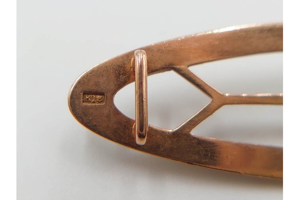 K18(18金)　真珠(パール)の装飾が上品な帯留　(R-086302)