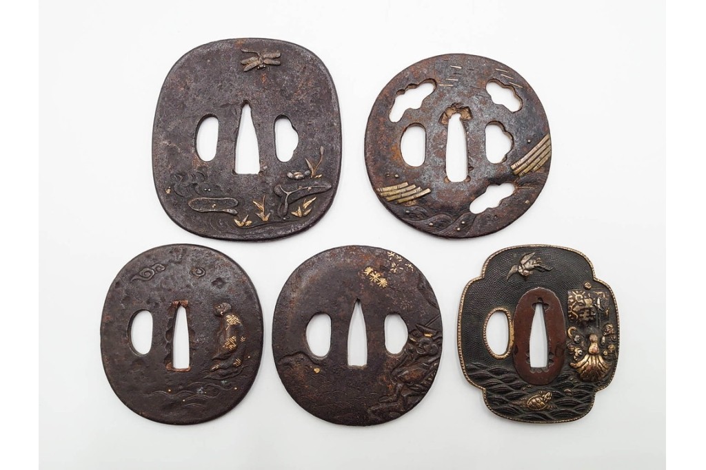 時代武具　竪丸形・丸形・木瓜形　蜻蛉や七福神、魚子地に鶴と亀などの鍔5点セット　(R-086304)