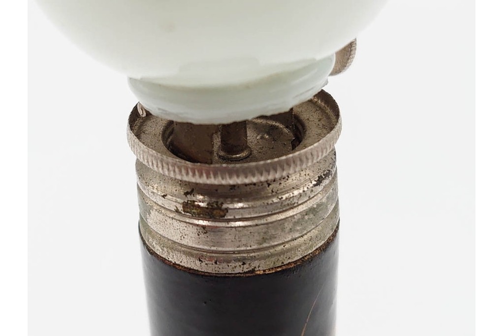 戦前　当時物　乳白ガラス　黒漆台に蒔絵の意匠が味わい深い豆ランプ　(R-086305)