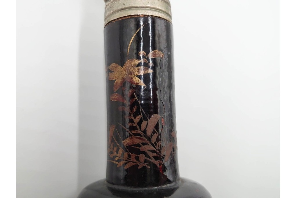 戦前　当時物　乳白ガラス　黒漆台に蒔絵の意匠が味わい深い豆ランプ　(R-086305)