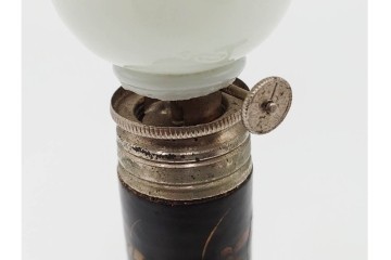 戦前　当時物　乳白ガラス　黒漆台に蒔絵の意匠が味わい深い豆ランプ　(R-086305)