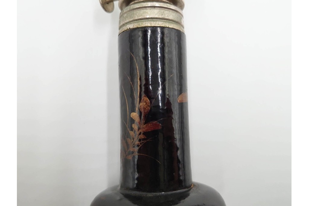 戦前　当時物　乳白ガラス　黒漆台に蒔絵の意匠が味わい深い豆ランプ　(R-086305)