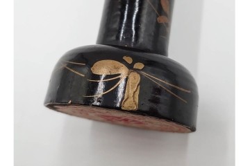 戦前　当時物　乳白ガラス　黒漆台に蒔絵の意匠が味わい深い豆ランプ　(R-086305)