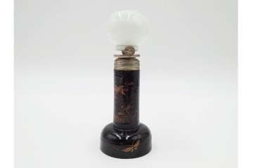 戦前　当時物　乳白ガラス　黒漆台に蒔絵の意匠が味わい深い豆ランプ　(R-086305)