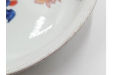 江戸期　古伊万里　染錦　菖蒲・梅模様の意匠が華やかな中皿　(R-086306)