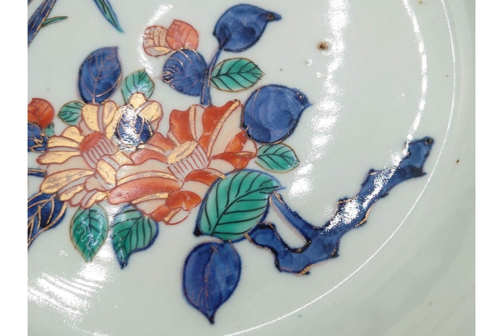 江戸期　古伊万里　染錦　菖蒲・梅模様の意匠が華やかな中皿　(R-086306)