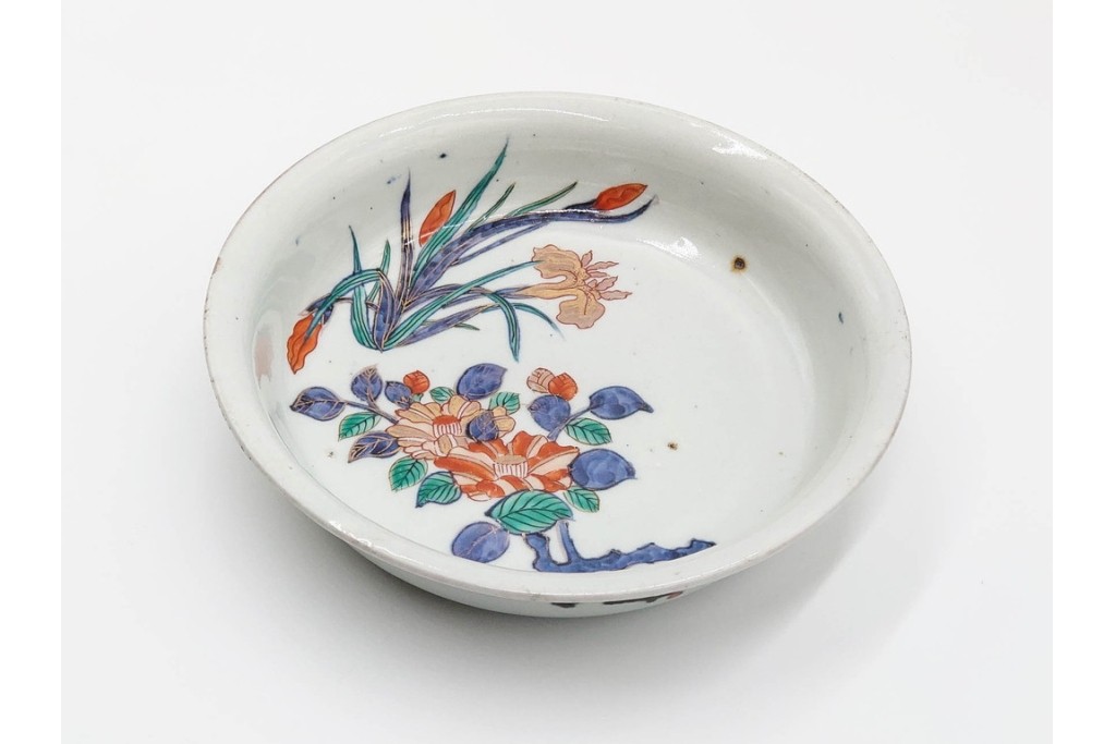 江戸期　古伊万里　染錦　菖蒲・梅模様の意匠が華やかな中皿　(R-086306)