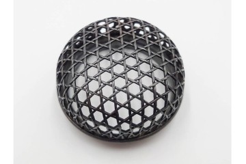 片山雅博　加賀蒔絵　梨地に螺鈿細工と金彩が見事な蒔絵瑞龍香炉　共箱付き　(R-086308)