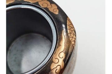 片山雅博　加賀蒔絵　梨地に螺鈿細工と金彩が見事な蒔絵瑞龍香炉　共箱付き　(R-086308)