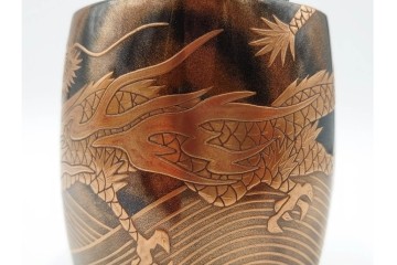 片山雅博　加賀蒔絵　梨地に螺鈿細工と金彩が見事な蒔絵瑞龍香炉　共箱付き　(R-086308)