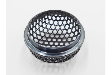 片山雅博　加賀蒔絵　梨地に螺鈿細工と金彩が見事な蒔絵瑞龍香炉　共箱付き　(R-086308)