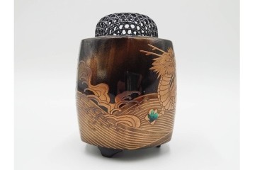 片山雅博　加賀蒔絵　梨地に螺鈿細工と金彩が見事な蒔絵瑞龍香炉　共箱付き　(R-086308)