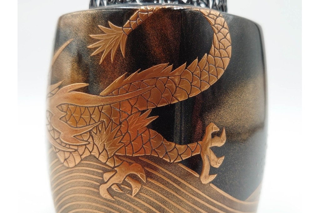 片山雅博　加賀蒔絵　梨地に螺鈿細工と金彩が見事な蒔絵瑞龍香炉　共箱付き　(R-086308)