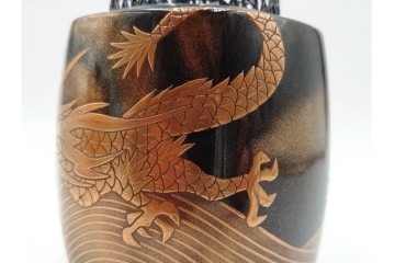 片山雅博　加賀蒔絵　梨地に螺鈿細工と金彩が見事な蒔絵瑞龍香炉　共箱付き　(R-086308)