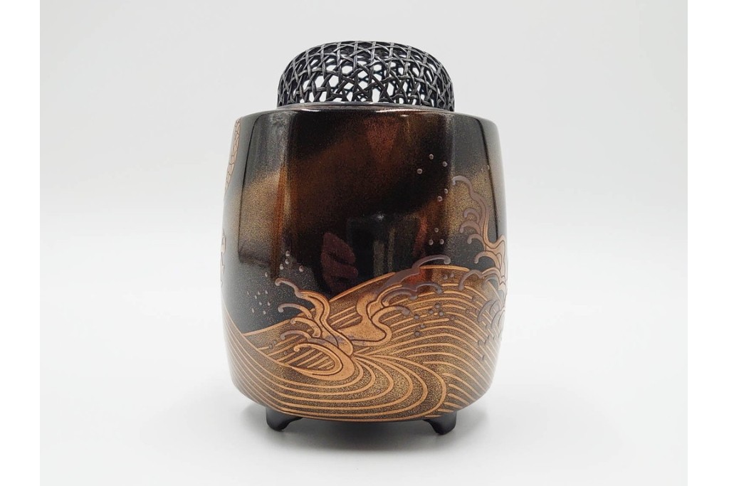 片山雅博　加賀蒔絵　梨地に螺鈿細工と金彩が見事な蒔絵瑞龍香炉　共箱付き　(R-086308)