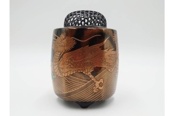 片山雅博　加賀蒔絵　梨地に螺鈿細工と金彩が見事な蒔絵瑞龍香炉　共箱付き　(R-086308)