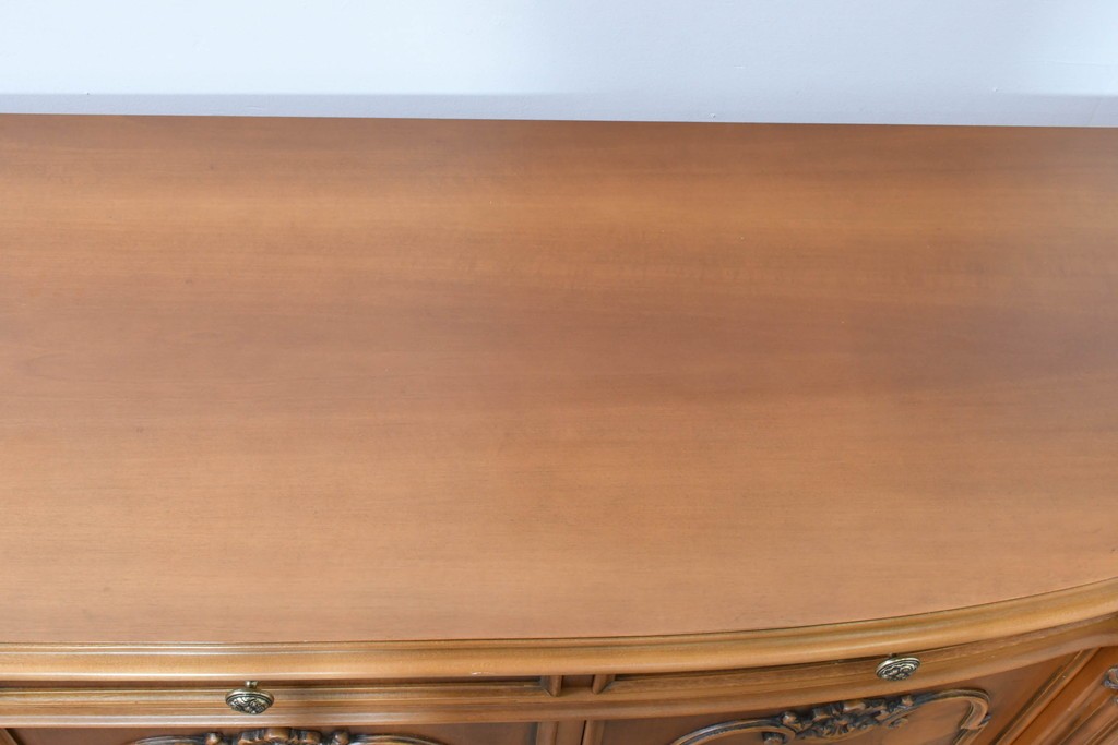 中古　イタリア製　美品　美しい彫刻装飾とマーケットリーが施された特大サイズ(幅2.5メートル)のサイドボード　定価約175万円　(R-086312)