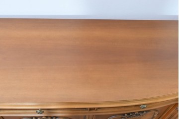 中古　イタリア製　美品　美しい彫刻装飾とマーケットリーが施された特大サイズ(幅2.5メートル)のサイドボード　定価約175万円　(R-086312)