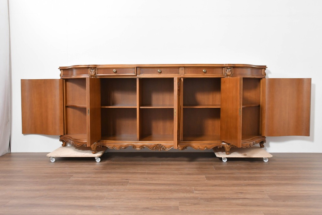 中古　イタリア製　美品　美しい彫刻装飾とマーケットリーが施された特大サイズ(幅2.5メートル)のサイドボード　定価約175万円　(R-086312)