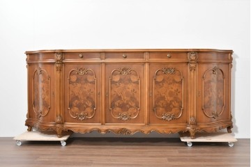中古　イタリア製　美品　美しい彫刻装飾とマーケットリーが施された特大サイズ(幅2.5メートル)のサイドボード　定価約175万円　(R-086312)