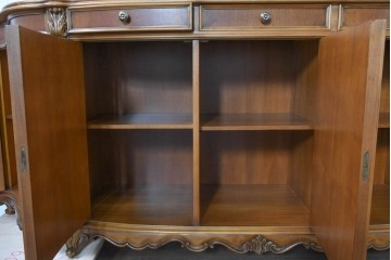 中古　イタリア製　美品　美しい彫刻装飾とマーケットリーが施された特大サイズ(幅2.5メートル)のサイドボード　定価約175万円　(R-086312)