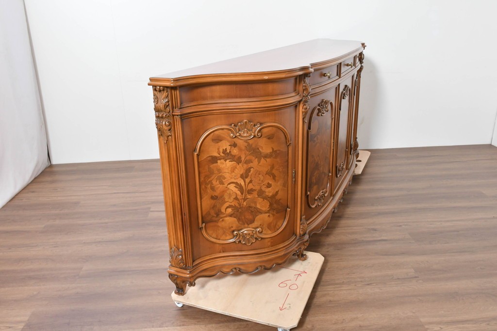 中古　イタリア製　美品　美しい彫刻装飾とマーケットリーが施された特大サイズ(幅2.5メートル)のサイドボード　定価約175万円　(R-086312)