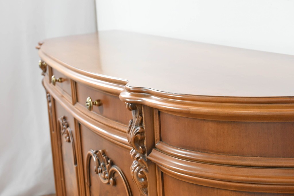 中古　イタリア製　美品　美しい彫刻装飾とマーケットリーが施された特大サイズ(幅2.5メートル)のサイドボード　定価約175万円　(R-086312)