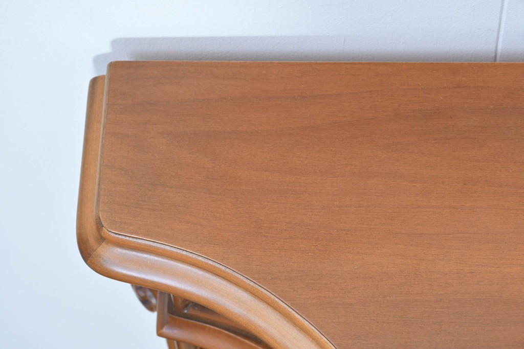 中古　イタリア製　美品　美しい彫刻装飾とマーケットリーが施された特大サイズ(幅2.5メートル)のサイドボード　定価約175万円　(R-086312)