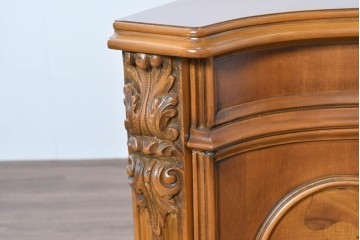 中古　イタリア製　美品　美しい彫刻装飾とマーケットリーが施された特大サイズ(幅2.5メートル)のサイドボード　定価約175万円　(R-086312)