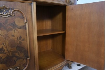 中古　イタリア製　美品　美しい彫刻装飾とマーケットリーが施された特大サイズ(幅2.5メートル)のサイドボード　定価約175万円　(R-086312)