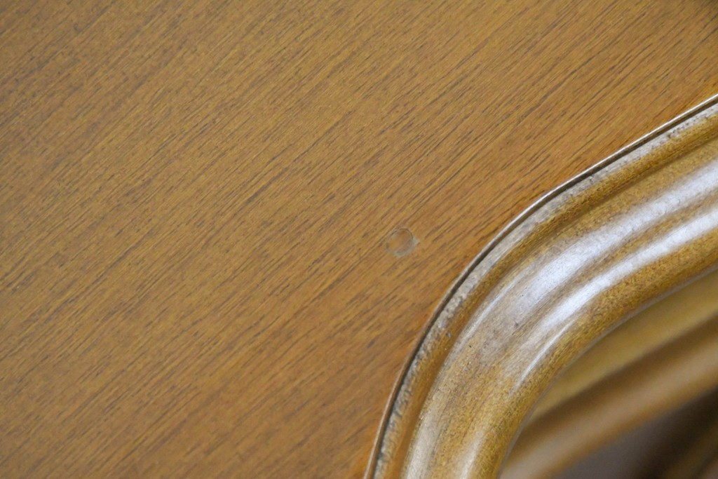 中古　イタリア製　美品　美しい彫刻装飾とマーケットリーが施された特大サイズ(幅2.5メートル)のサイドボード　定価約175万円　(R-086312)