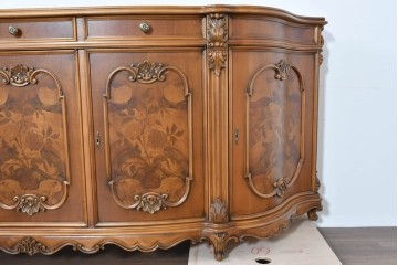 中古　イタリア製　美品　美しい彫刻装飾とマーケットリーが施された特大サイズ(幅2.5メートル)のサイドボード　定価約175万円　(R-086312)