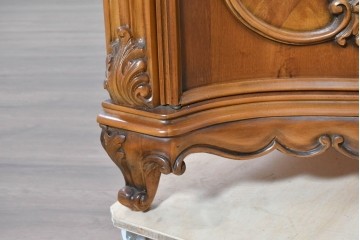 中古　イタリア製　美品　美しい彫刻装飾とマーケットリーが施された特大サイズ(幅2.5メートル)のサイドボード　定価約175万円　(R-086312)