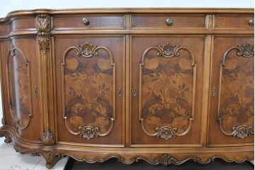 中古　イタリア製　美品　美しい彫刻装飾とマーケットリーが施された特大サイズ(幅2.5メートル)のサイドボード　定価約175万円　(R-086312)