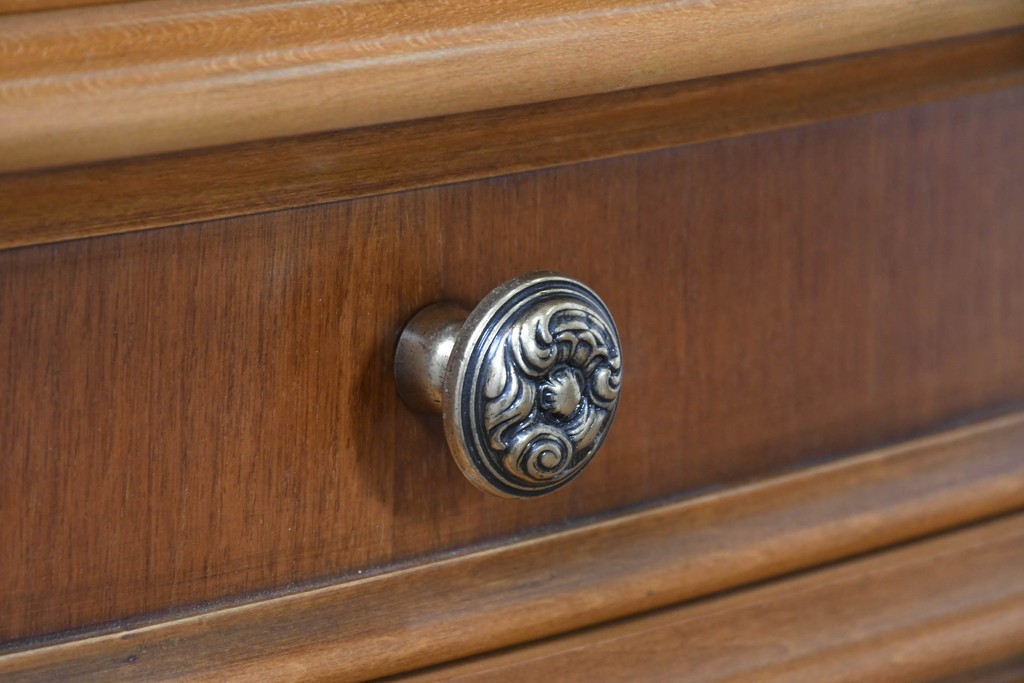 中古　イタリア製　美品　美しい彫刻装飾とマーケットリーが施された特大サイズ(幅2.5メートル)のサイドボード　定価約175万円　(R-086312)