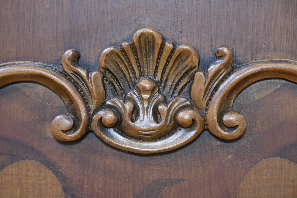 中古　イタリア製　美品　美しい彫刻装飾とマーケットリーが施された特大サイズ(幅2.5メートル)のサイドボード　定価約175万円　(R-086312)