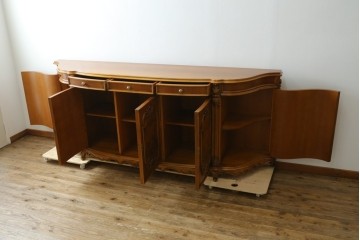 中古　イタリア製　美品　美しい彫刻装飾とマーケットリーが施された特大サイズ(幅2.5メートル)のサイドボード　定価約175万円　(R-086312)