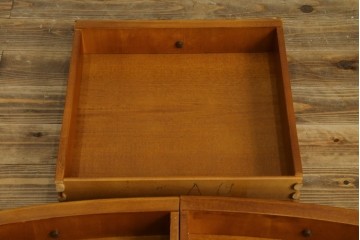 中古　イタリア製　美品　美しい彫刻装飾とマーケットリーが施された特大サイズ(幅2.5メートル)のサイドボード　定価約175万円　(R-086312)