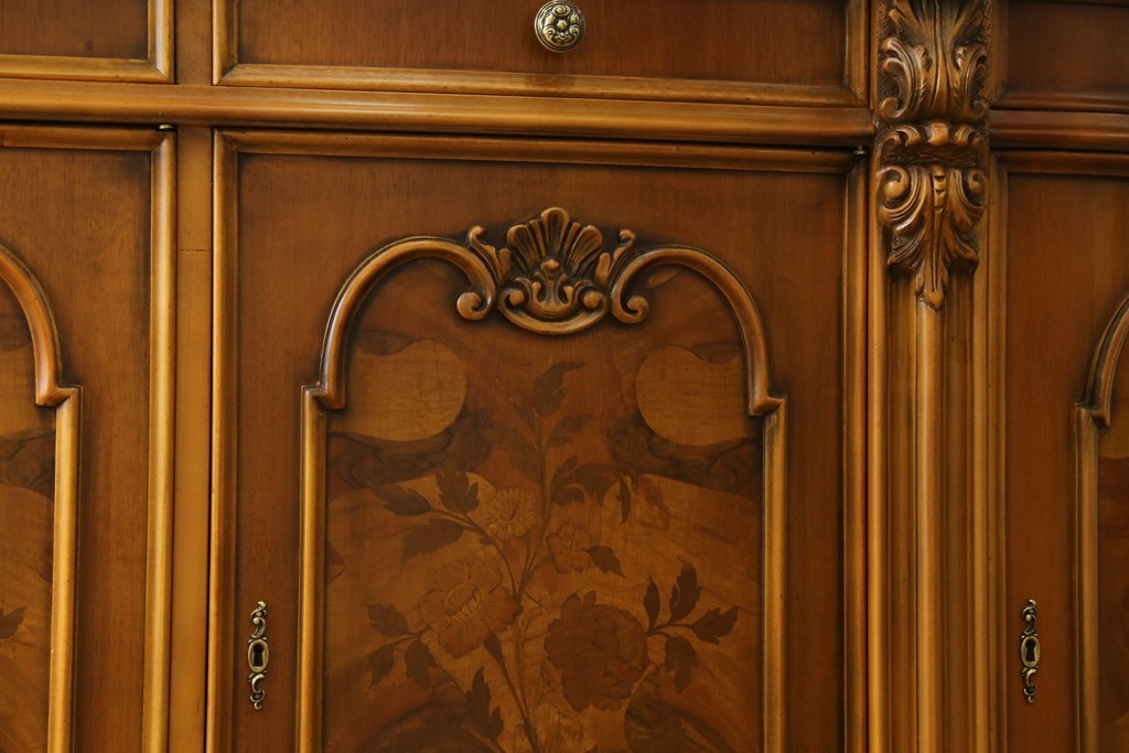 中古　イタリア製　美品　美しい彫刻装飾とマーケットリーが施された特大サイズ(幅2.5メートル)のサイドボード　定価約175万円　(R-086312)
